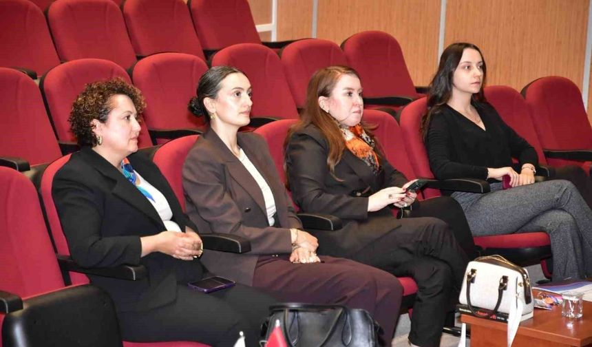 Eskişehir'de üniversiteli gençlere 'Sağlıklı Yaşam ve Güvenli İlişkiler' eğitimi