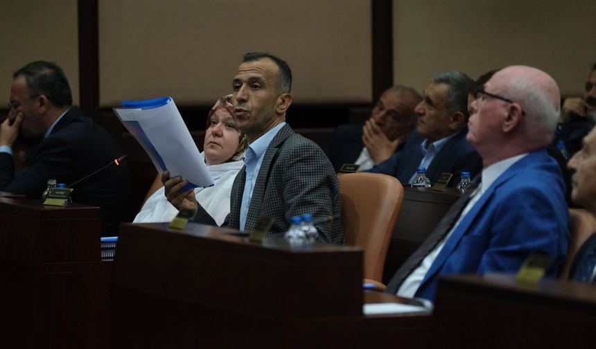 Ahmet Dönmez'den Büyükşehir Belediyesine zor sorular