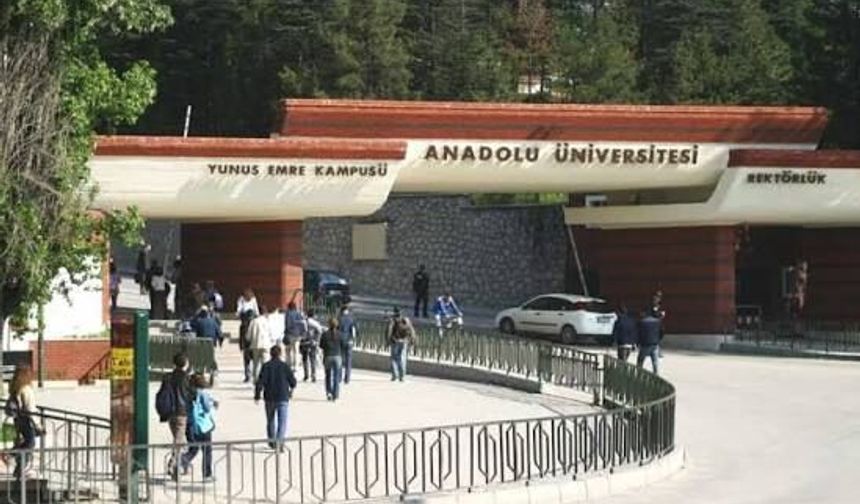 Anadolu Üniversitesinde akademik yıl 'Dünya Düzeni ve Türkiye' ilk dersiyle başlıyor