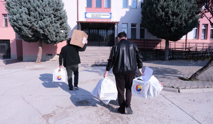ETO 'dan 500 Öğrenciye  Kışlık Ayakkabı Yardımı