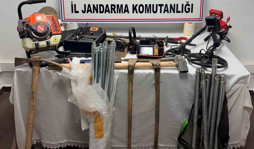 Beylikova'da kaçak kazı operasyonunda 5 şüpheli yakalandı