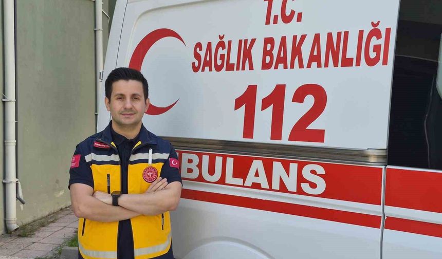 Bir yandan acil hastalara müdahale ederken, diğer yandan bilimsel çalışmalar yürütüyor
