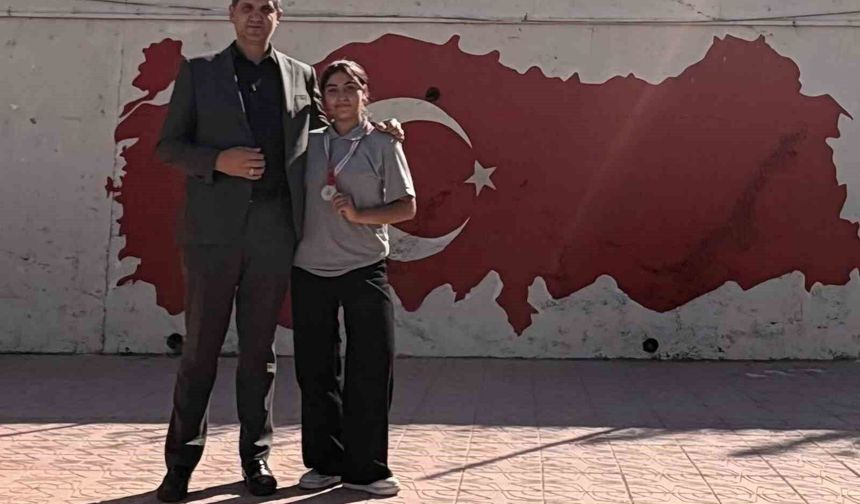 Eskişehir Orgeneral Halil Sözer Ortaokulu, yeni sezona Türkiye birinciliği ile başladı