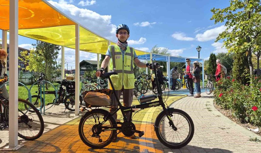 Eskişehir'de bisiklet tutkunları, 'Görünür ol güvende ol' sloganıyla pedallara bastı