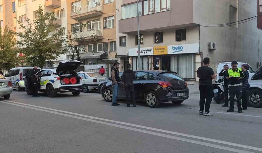 Eskişehir'de otomobile arkadan çarpan motosikletin sürücüsü yaralandı