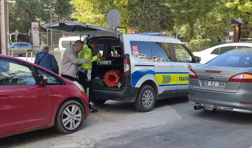 Eskişehir'de otomobilin çarptığı yaşlı adam yaralandı