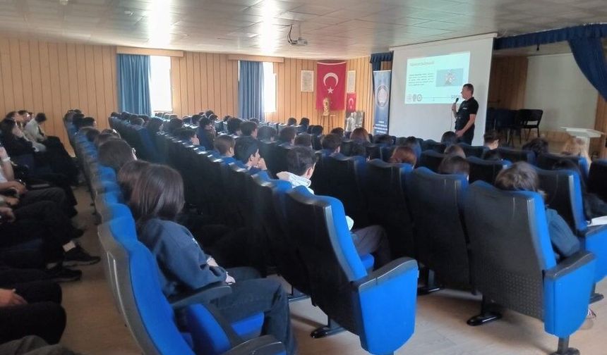 Eskişehir'de SİBERAY'dan gençlere siber güvenlik eğitimi: 530 öğrenci ve öğretmene ulaşıldı