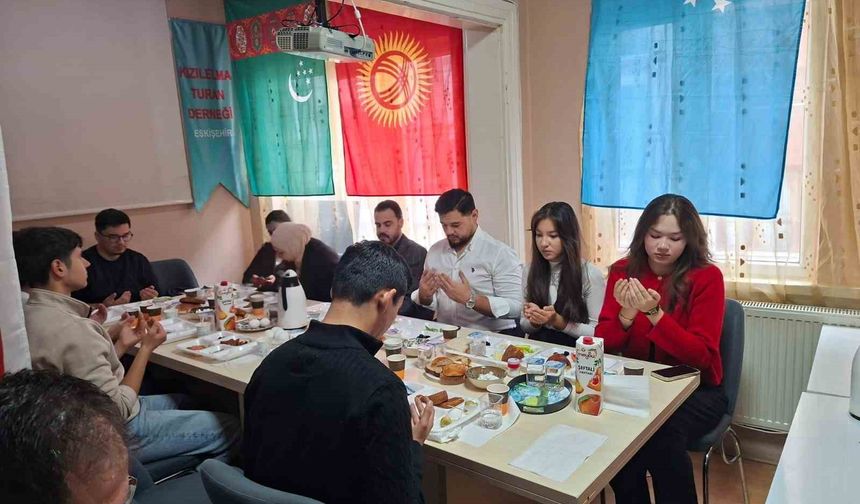 Eskişehir'de 'Türk Dünyası öğrencileri' kahvaltıda buluştular
