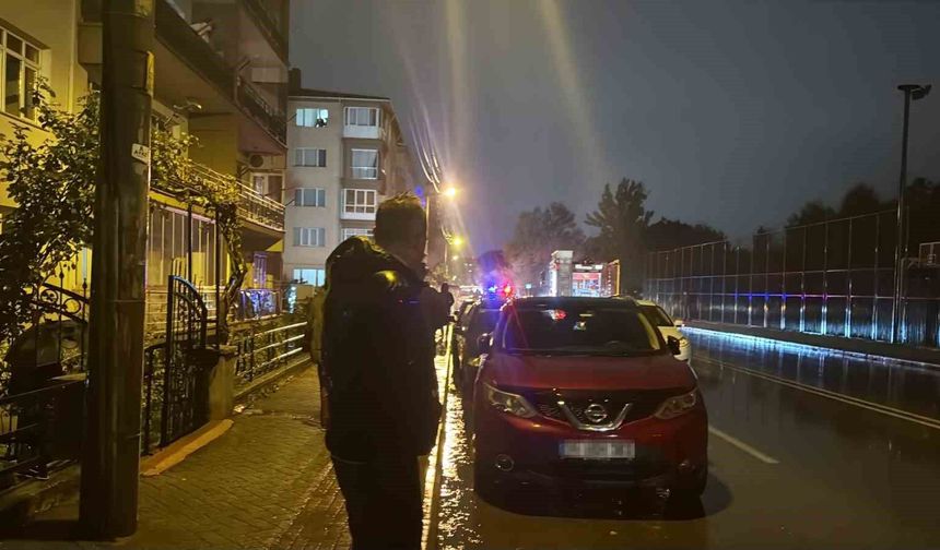 Kaza sonrası 2.27 promil alkollü sürücü yanan aracını sigara içerek izledi