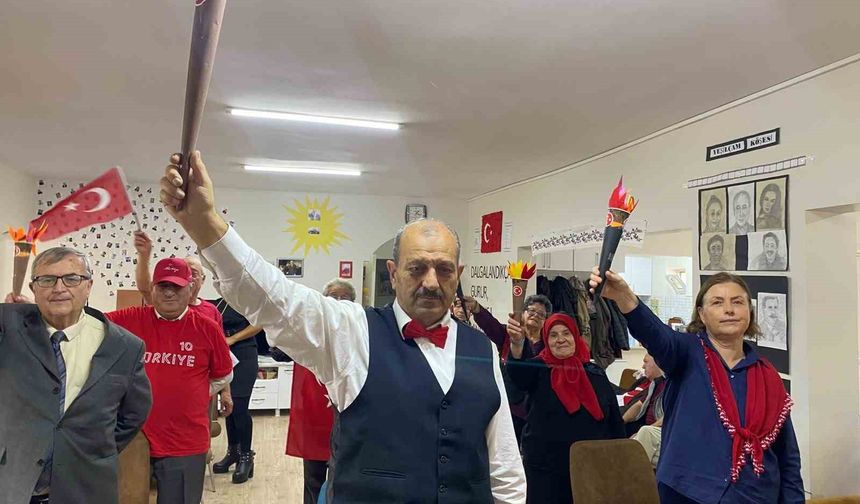 Odunpazarı Belediyesi'nin yaşlı bakım merkezlerinde Cumhuriyet coşkusu