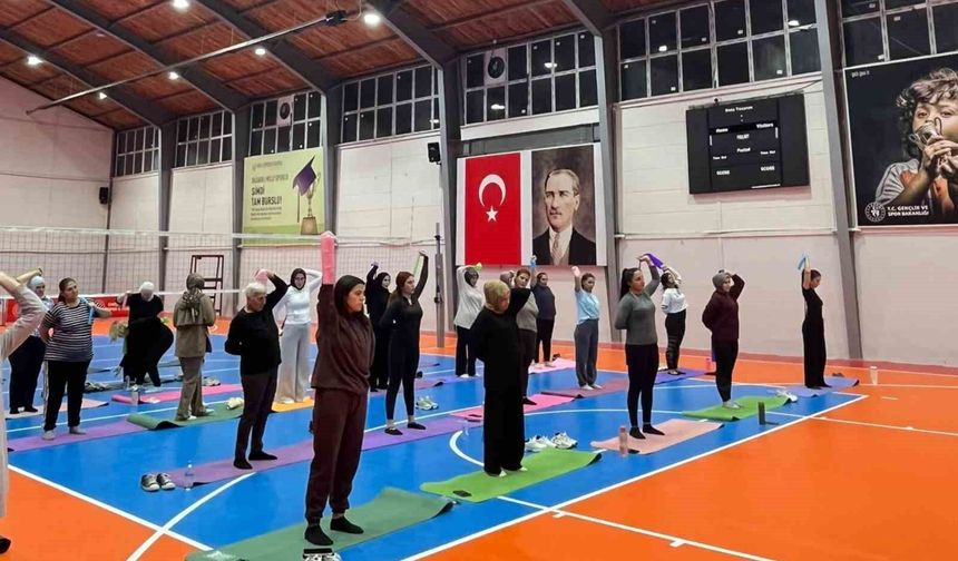 Sivrihisar'da kadınlara yönelik pilates kursu 57 kişinin katılımıyla başladı