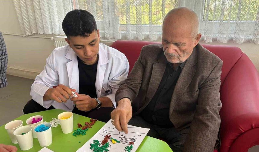Üniversite öğrencilerinden yaşlılara yönelik anlamlı etkinlik