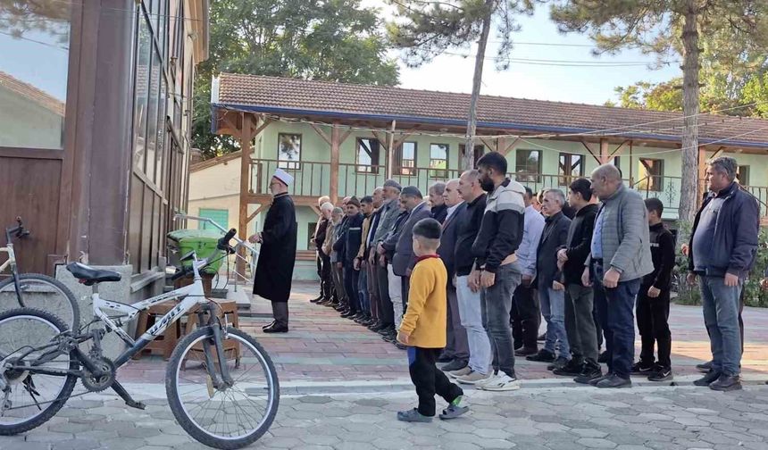 Yeğeni tarafından öldürülen amca son yolculuğuna uğurlandı