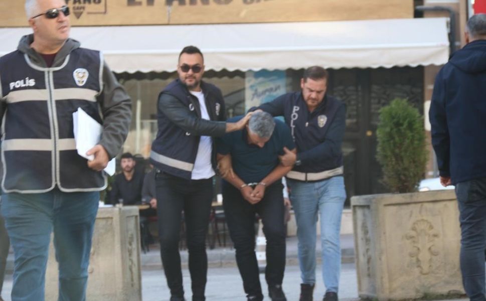 Markette çocuğunu tekmeleyen baba tutuklandı