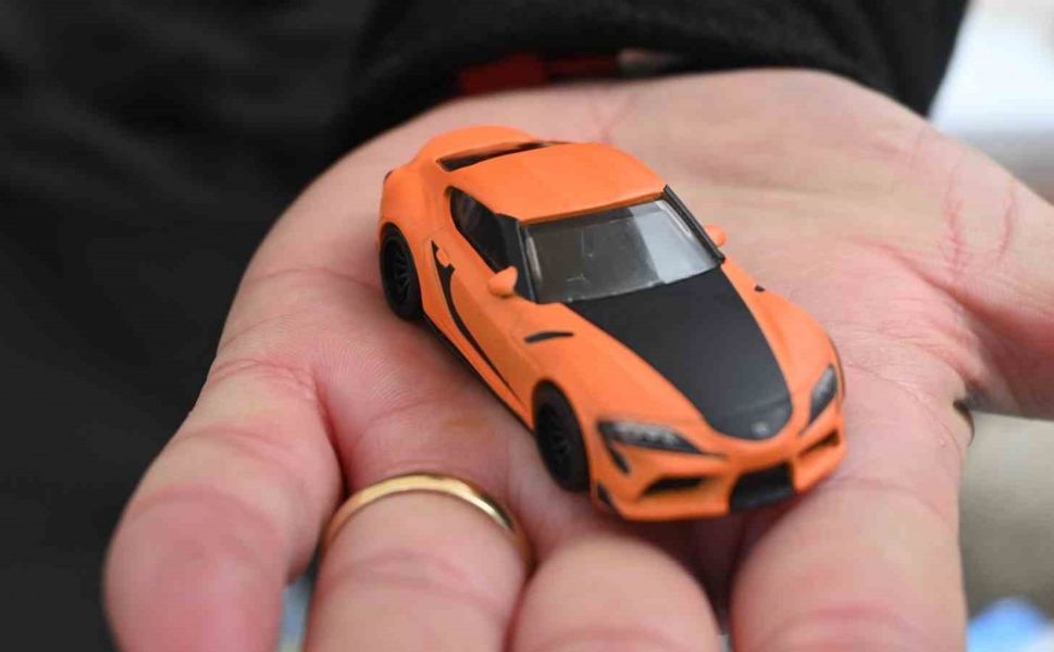 Her yaştan insan bu minyatür arabaların ’hastası’ oluyor