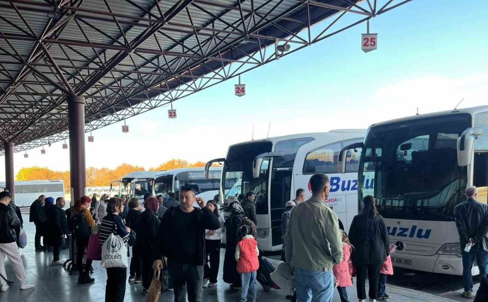 Otogarda ’ara tatil’ yoğunluğu