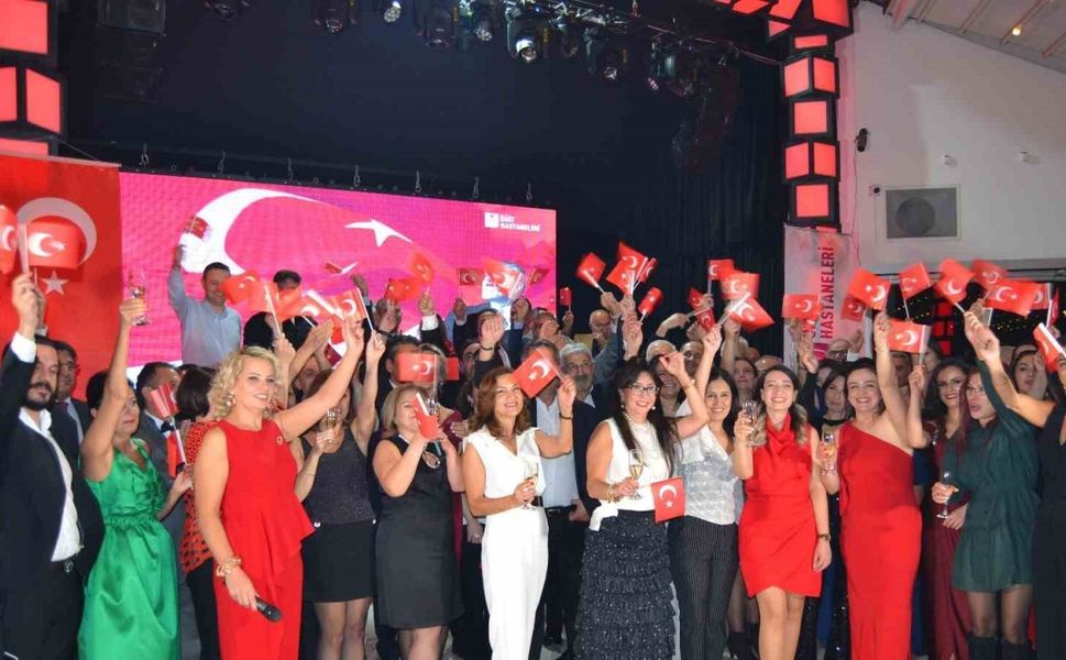 Özel Ümit Hastaneleri Cumhuriyet’in 102. yılını coşkuyla kutladı