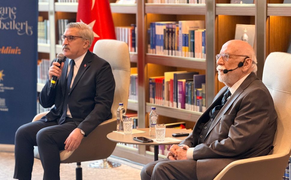 Hatipoğlu,Nabi Avcı'nın konuşmacı oldugu Panele katıldı