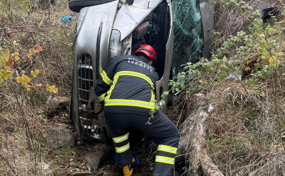 Uçurumdan yuvarlanan araçtan burnu bile kanamadan çıktı