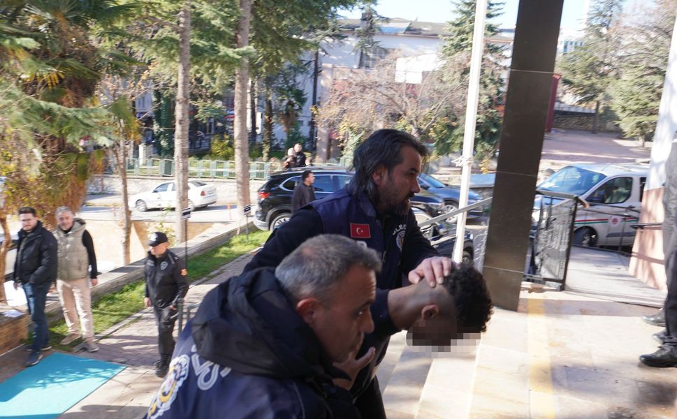 15 gün arayla bir kişiyi bıçakladı, bir kişiyi de öldürdü