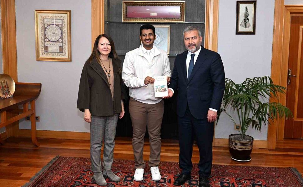 Anadolu Üniversitesi uluslararası öğrencisi 9'ncu Uluslararası Öğrenciler Kongresi'nden ödülle döndü