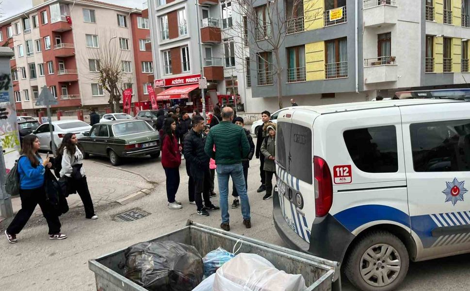 Eskişehir'de 12 yaşındaki çocuk okul çıkışında bıçaklandı