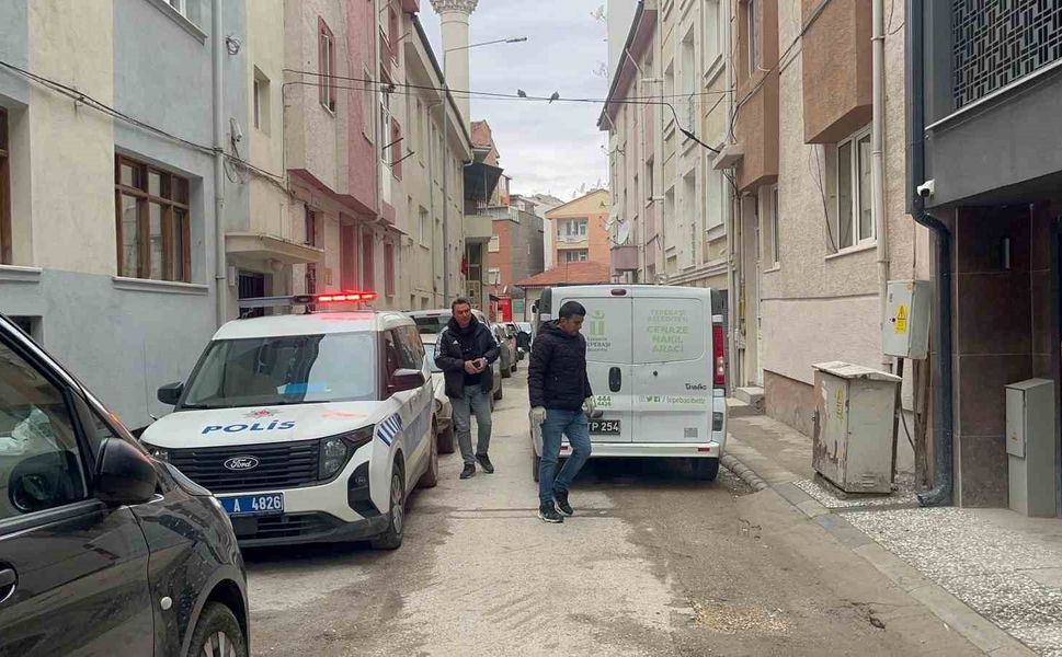 Eskişehir'de 43 yaşındaki genç adam evinde ölü bulundu
