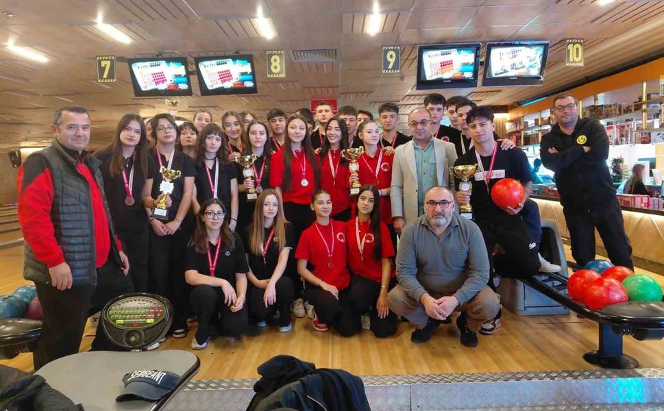 Eskişehir'de 'Okul Sporları Bowling Müsabakaları' tamamlandı