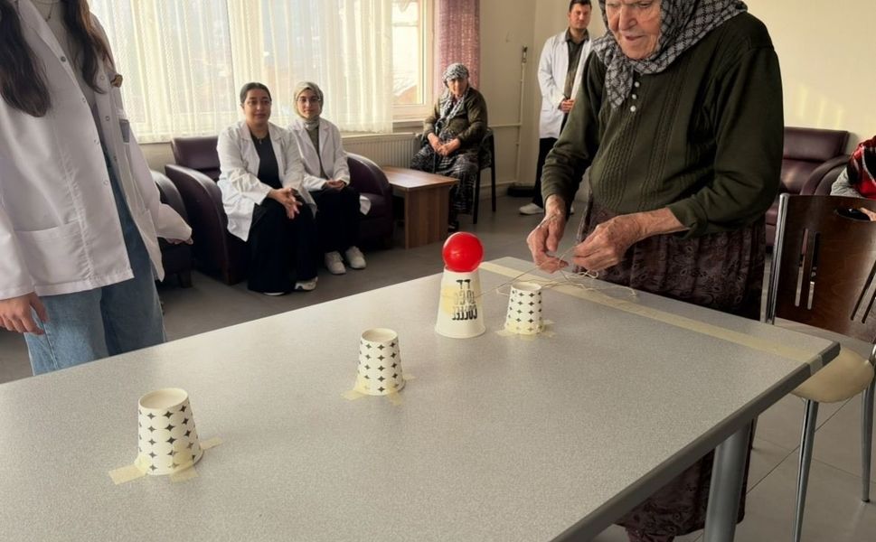 ESOGÜ öğrencilerinden yaşlılar için anlamlı etkinlik