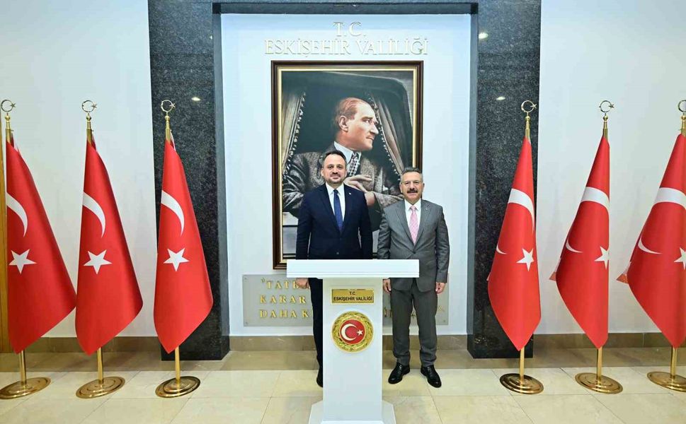 Gençlik ve Spor Bakan Yardımcısı Eminoğlu'dan Eskişehir Valisi Aksoy'a ziyaret