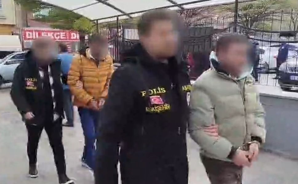 Kilitli motosikleti çalan 2 şüpheli yakalandı