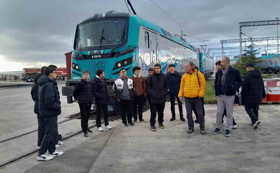 Lise öğrencilerden yerli üretime teknoloji odaklı ziyaret