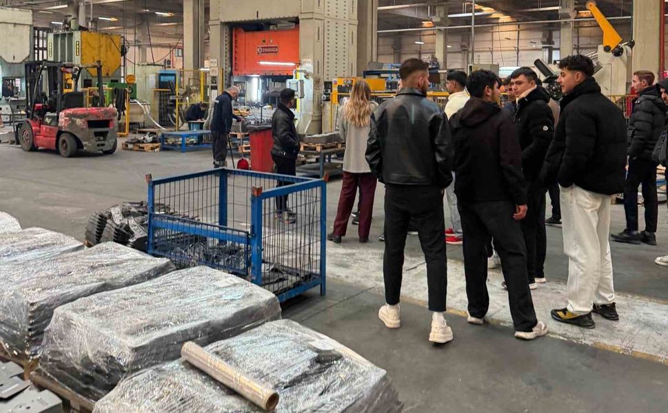 Meslek lisesi öğrencileri üretim süreçlerini yerinde öğreniyor