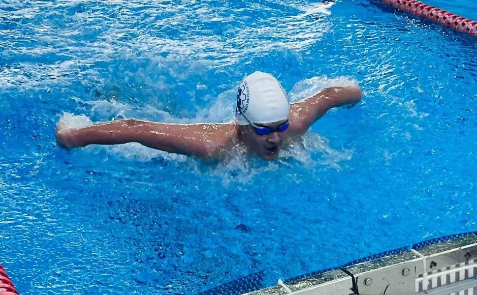 'Okul Sporları Gençler İl Birinciliği Yüzme' müsabakaları sürüyor