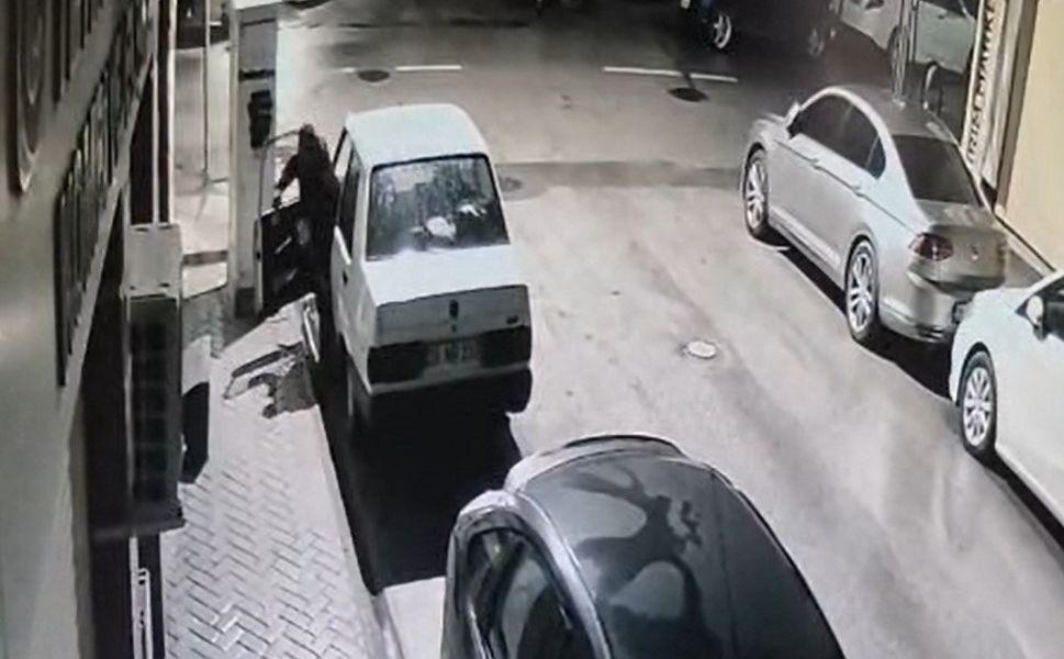 Park halindeki araçtan oto teyp çalan şüpheli yakalandı