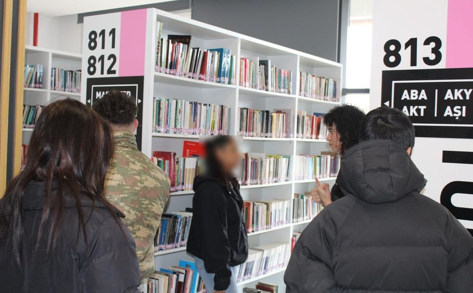Suça sürüklenen çocuklar kütüphanede yeni hikayeler keşfetti