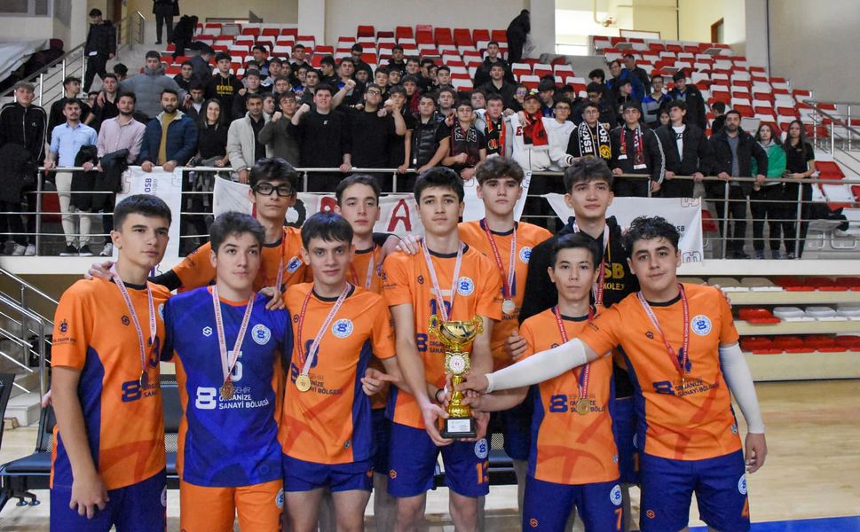 Özel EOSB MTAL'nden  Çifte Şampiyonluk: Voleybolve Yüzmede Zirve