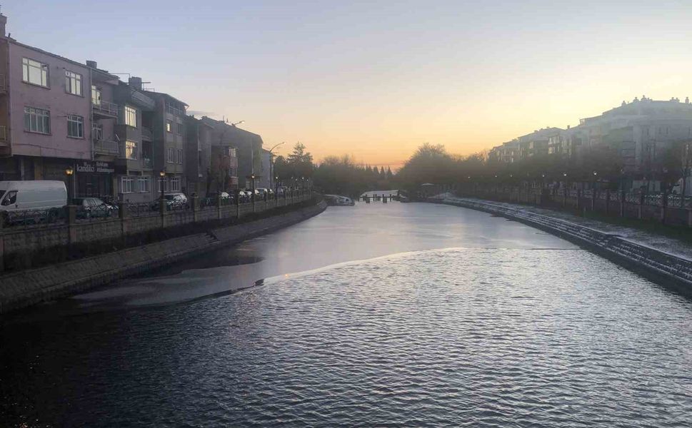 Buz tutan Porsuk Çayı ortaya kartpostallık görüntüler çıkardı