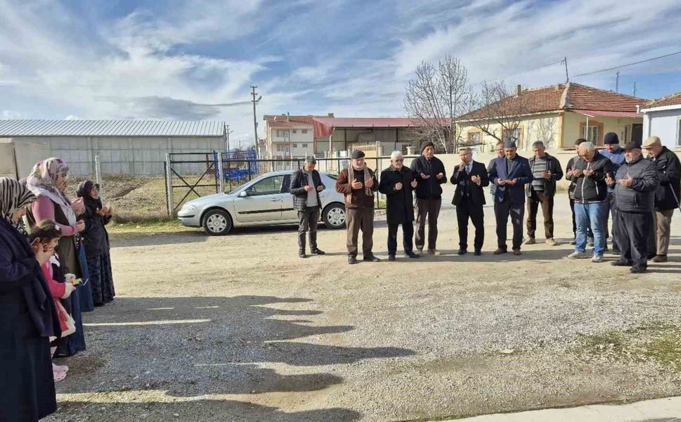 Çifteler'de umre yolcuları dualarla uğurlandı