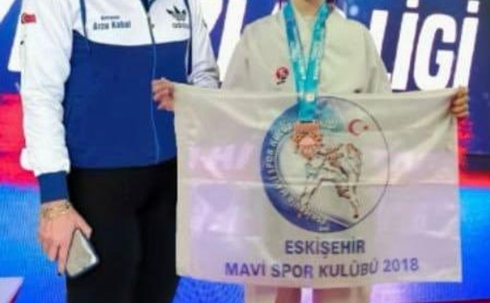 Eskişehir'den katıldığı karate şampiyonasında Türkiye 3'üncüsü oldu