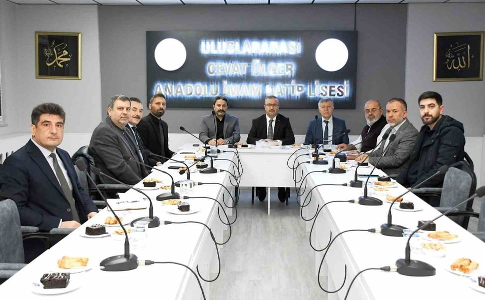 İmam hatip okullarıyla ilgili toplantı yapıldı