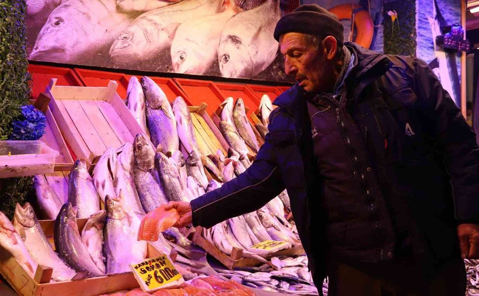 Soğuk havalar, balık tezgahlarını da vurdu