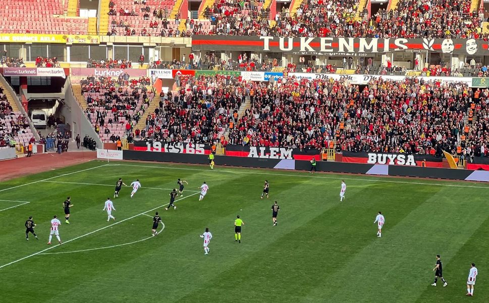 ES-ES Zirveye Koşuyor 2-0