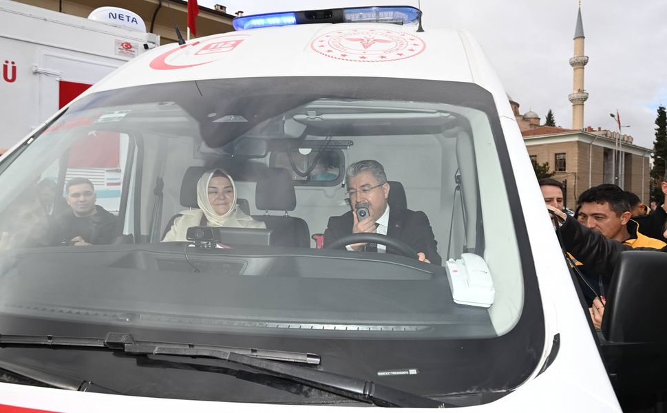 Eskişehir’e 10 Ambulans ve Mobil Komuta Merkezi teslim edildi