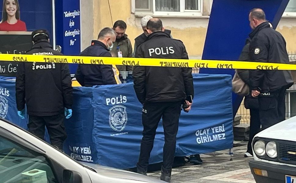 Bir şahıs cadde üzerinde ölü bulundu