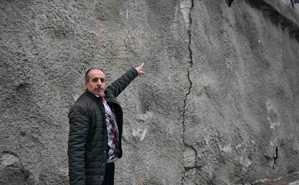 Alt geçidin beton bloklarındaki ayrılmalar tehlike oluşturuyor