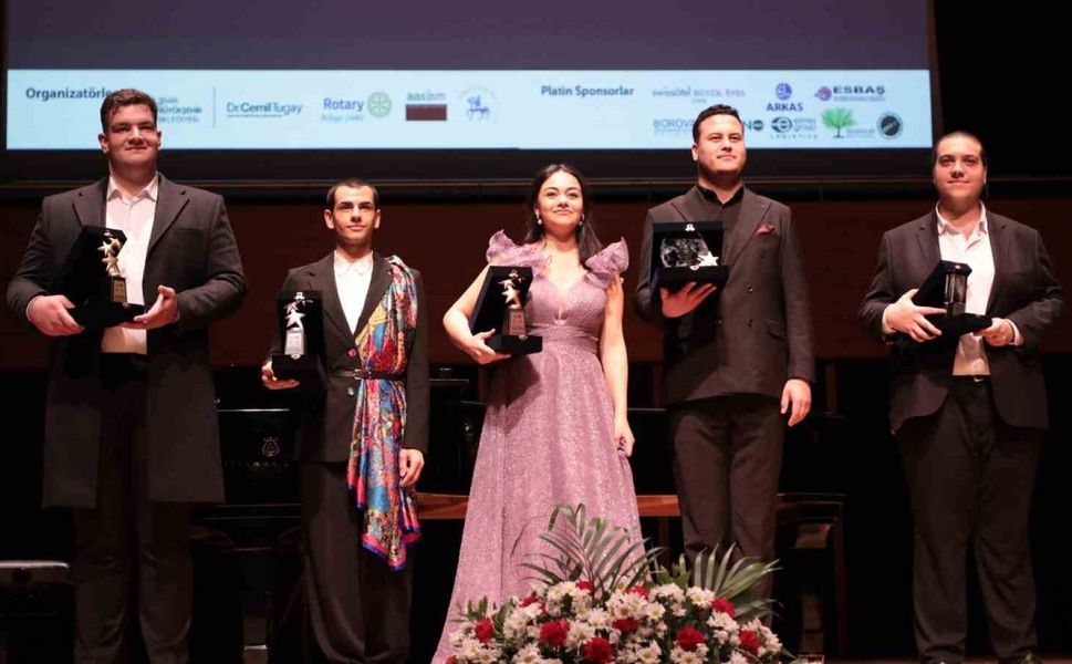 Anadolu Üniversitesi öğrencileri Genç Solist Yarışması'ndan ödülle döndü