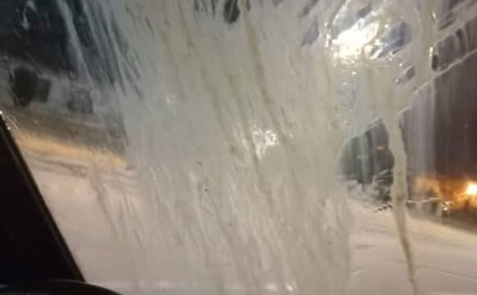 Araçlara ve binalara yumurta frlatan çocuklar vatandaşı rahatsız ediyor