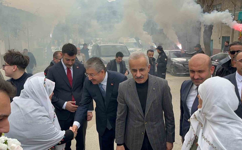 Bakan Uraloğlu: 'İnşallah önümüzdeki sene de her şeyle beraber bu yolu bitireceğiz'