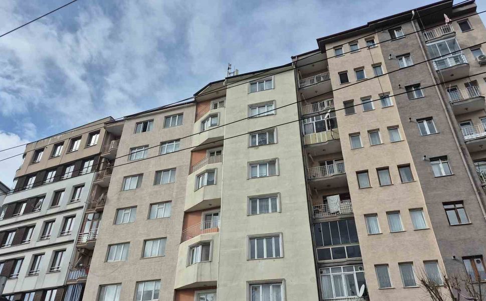 Baz istasyonuna bakım yaparken çatıdan düşen işçi ağır yaralandı